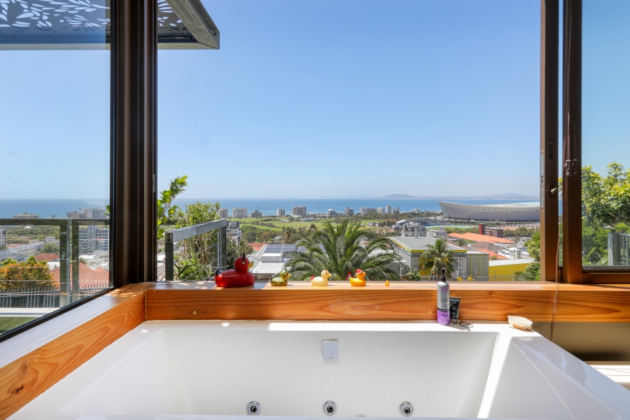 5 Bedroom Property for Sale in Green Point Western Cape